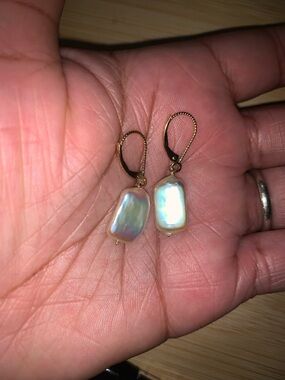Vintage 14k Gold Pearl Drop Earrings - Iridescent White
